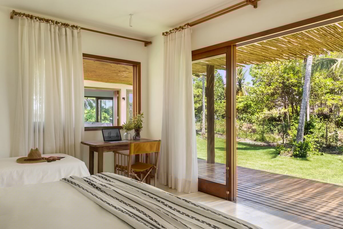 Suíte com cama queen e cama de solteiro